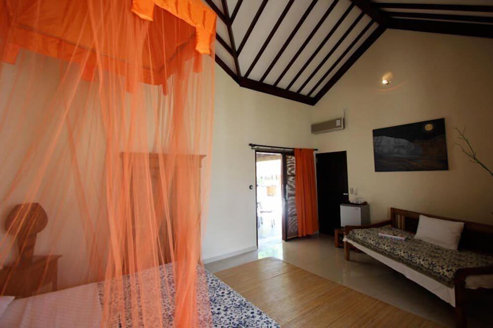 Frangipani Beach Hotel Lovina  Exterior photo