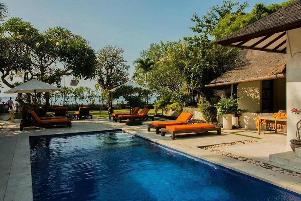 Frangipani Beach Hotel Lovina  Exterior photo