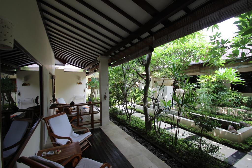 Frangipani Beach Hotel Lovina  Exterior photo