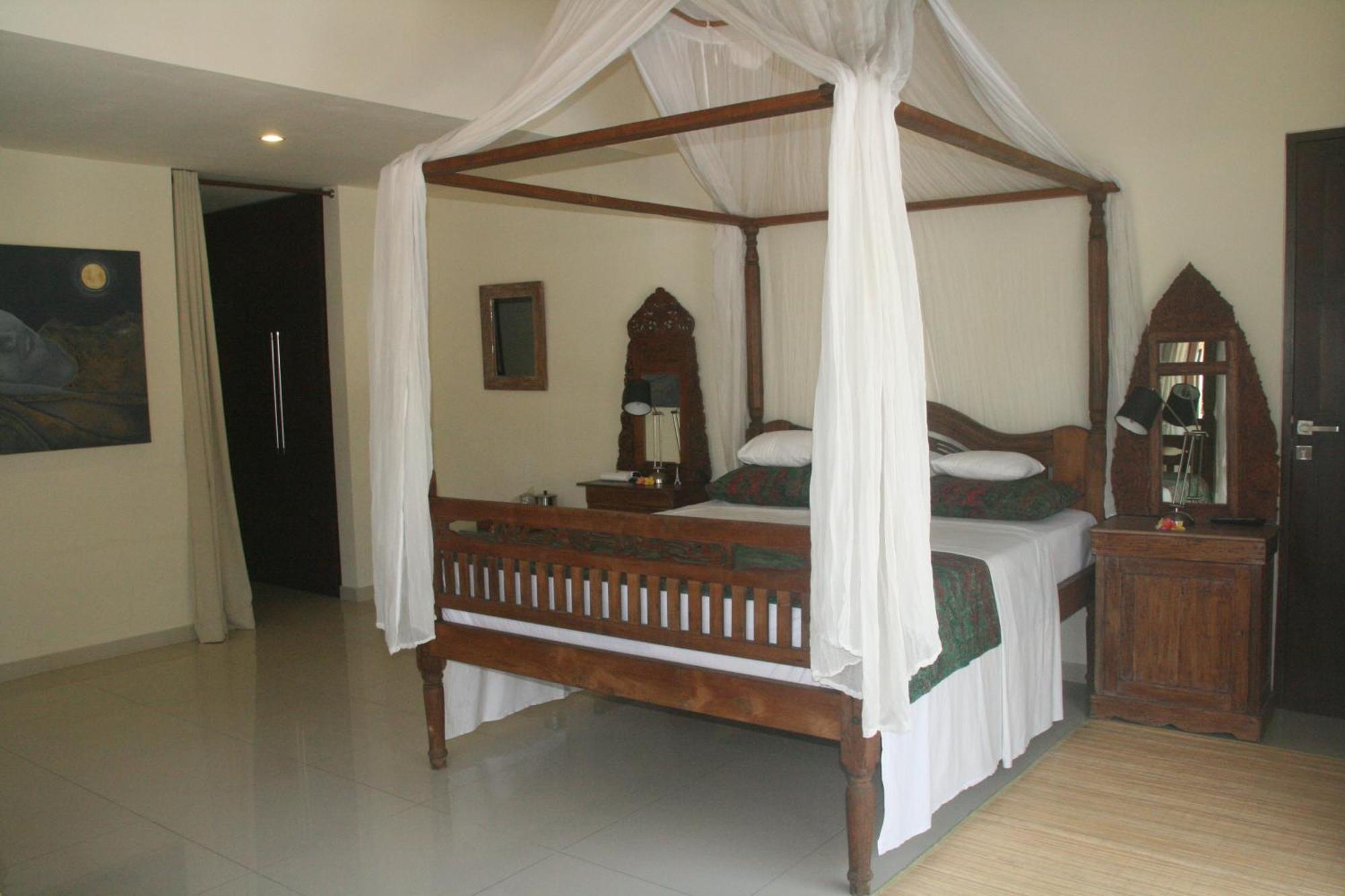 Frangipani Beach Hotel Lovina  Room photo