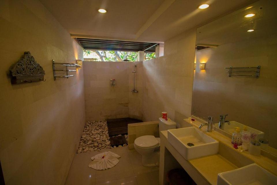 Frangipani Beach Hotel Lovina  Exterior photo
