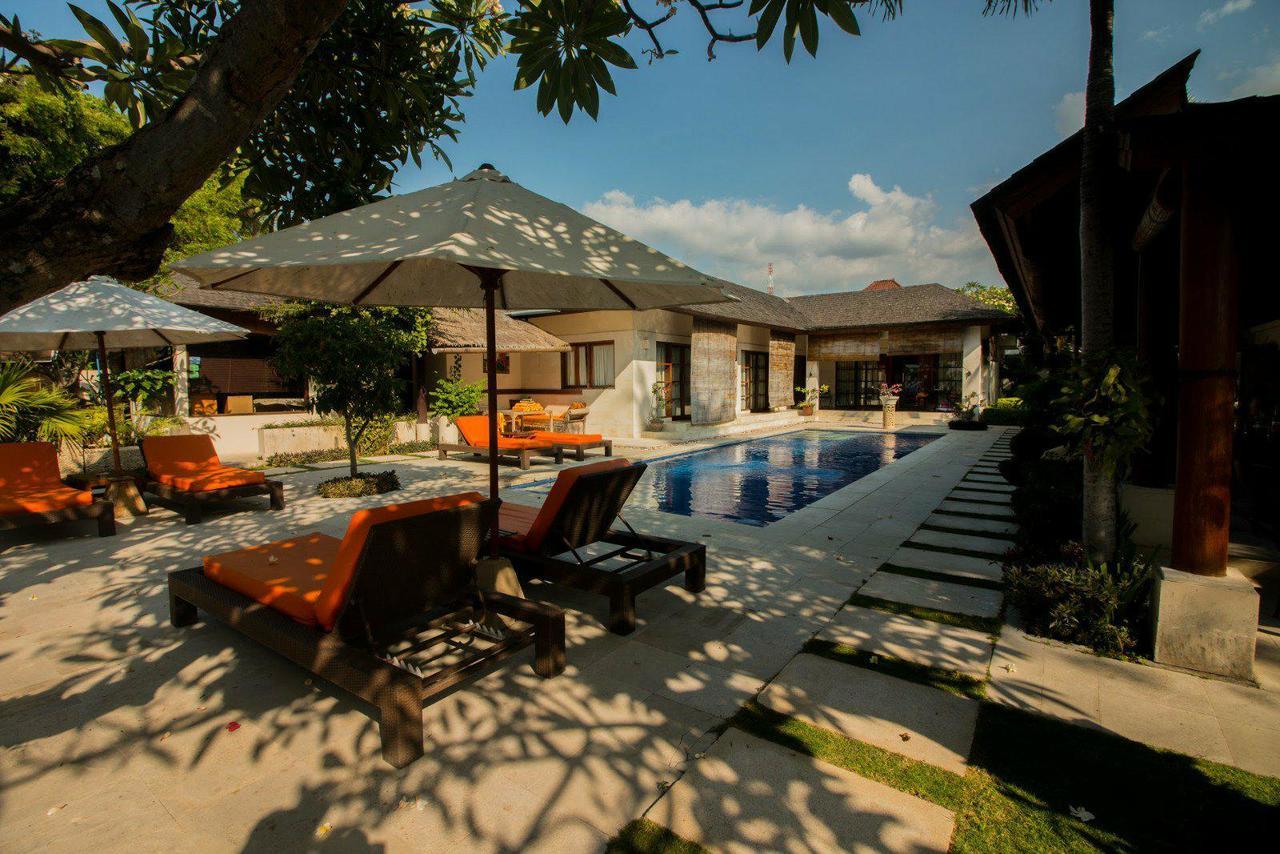 Frangipani Beach Hotel Lovina  Exterior photo